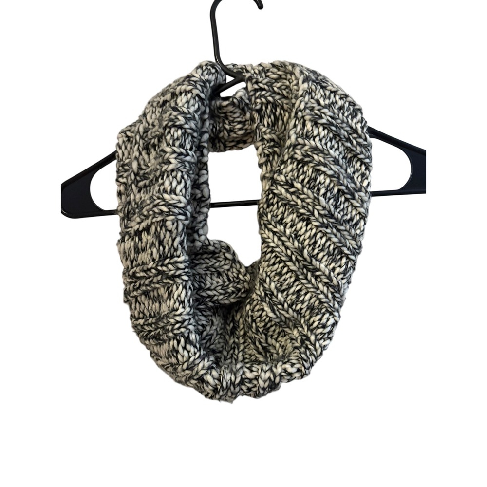 Gap Chunky Knit Infinity Scarf Black White Marled Acrylic Winter Circle Loop‎ - Picture 2 of 6